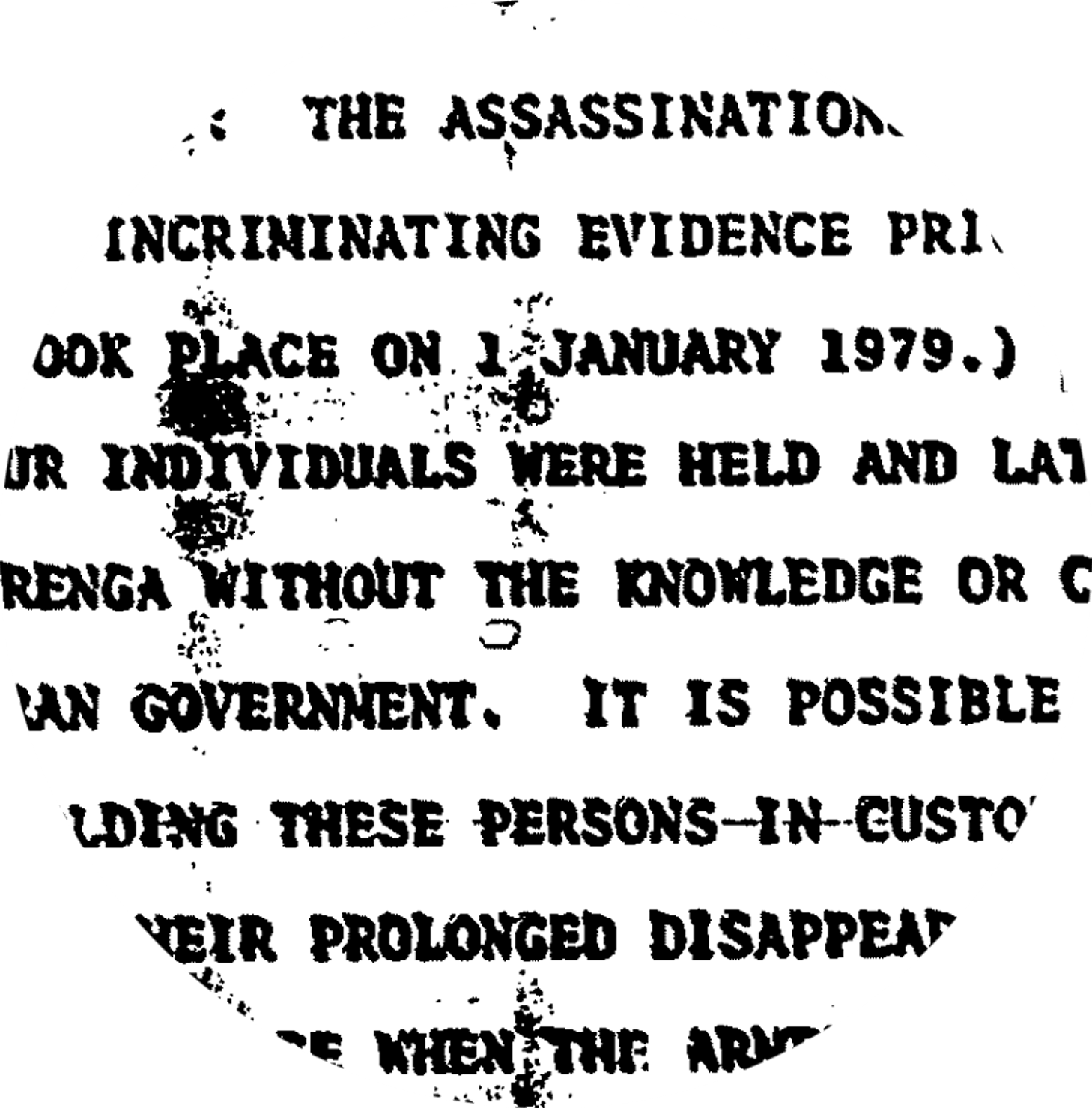 Primer plano de un documento con palabras como "asesinato" y "desaparecer".